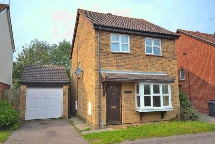 3 Bedroom Detached House To Rent In Flintwich Manor, Newlands Spring, Chelmsford, Essex, CM1