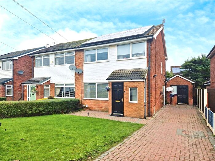4 Bedroom Semi Detached House For Sale In Trinity Crescent, Worsley, Manchester, Greater Manchester, M28
