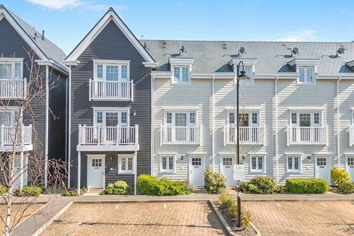 4 Bedroom Terraced House For Sale In Sunapee Road, Reading, RG2