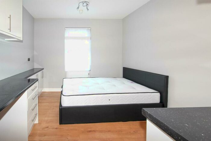 Studio To Rent In Cranbrook Park, Wood Green, N22