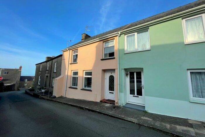 2 Bedroom Property To Rent In Kensington Street, Fishguard, SA65