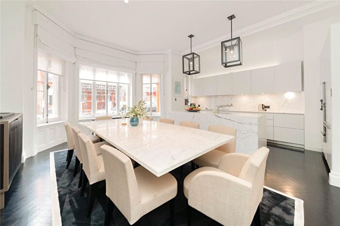 3 Bedroom Flat To Rent In Pont Street, London, SW1X