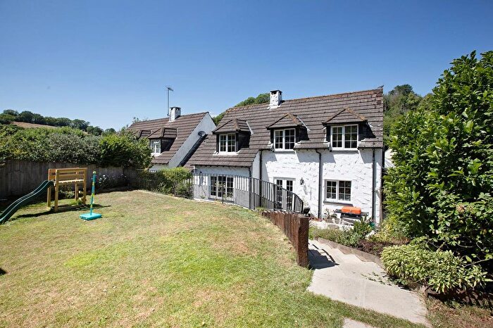 3 Bedroom Link Detached House For Sale In Deane Road, Stokeinteignhead, TQ12