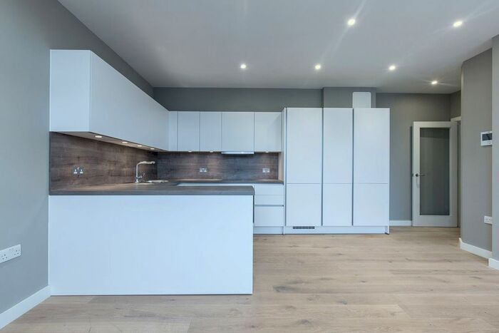 1 Bedroom Flat To Rent In Cheam Common Road, Worcester Park, KT4