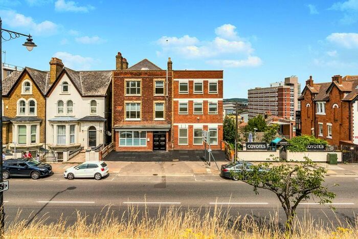 Flat To Rent In New Road Avenue, Chatham, Kent, ME4