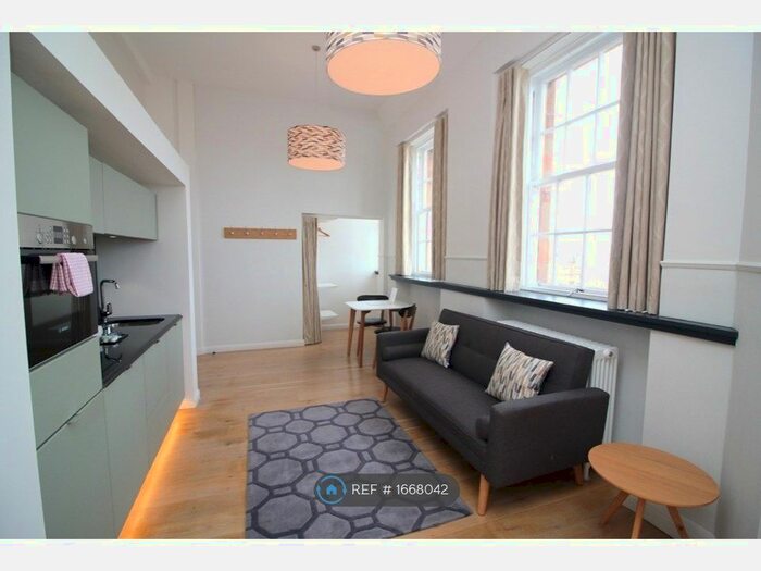 1 Bedroom Flat To Rent In Mcdonald Road, Edinburgh, EH7