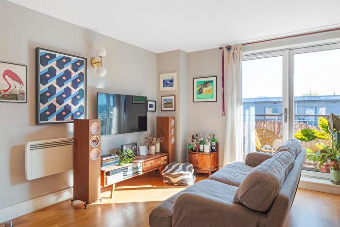 2 Bedroom Flat For Sale In Peckham Grove, London, SE15