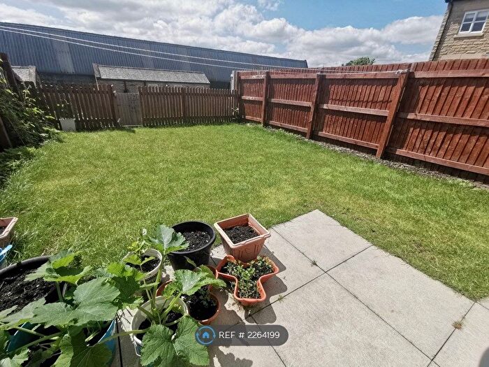 3 Bedroom End Of Terrace House To Rent In Lady Royd Close, Bradford, BD8