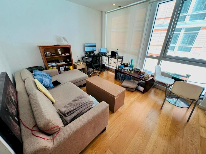 Studio To Rent In Fairmont Avenue, Canary Wharf, London, E14