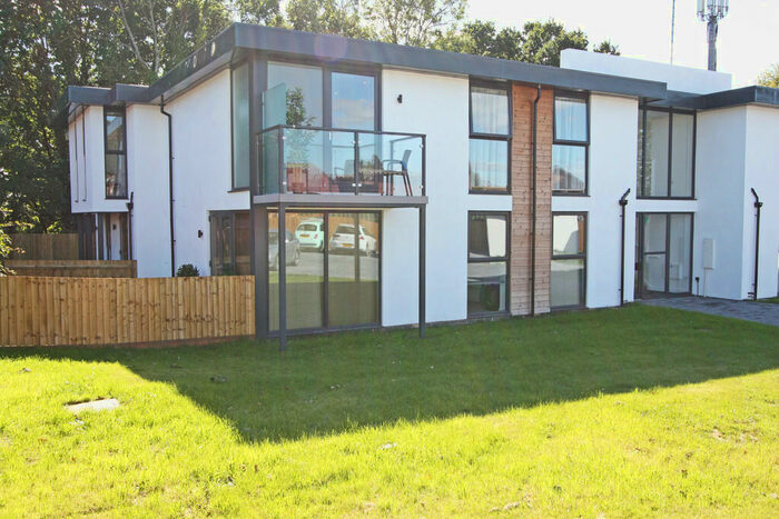 2 Bedroom Apartment To Rent In Highlands, Fareham, PO15