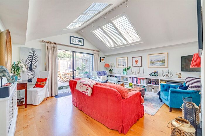 2 Bedroom Flat To Rent In Kingwood Road, London, SW6