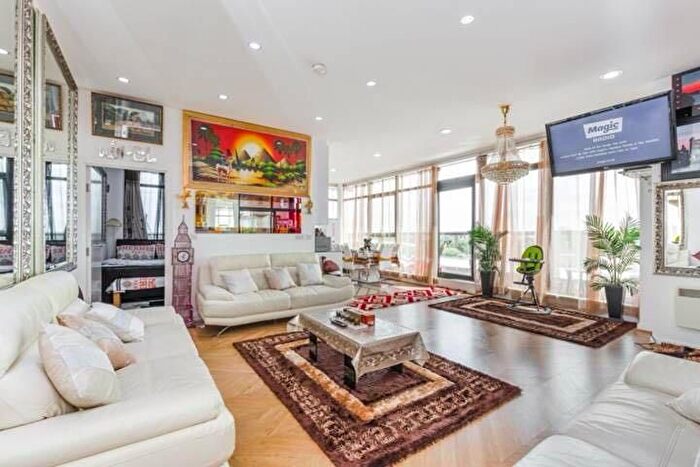 3 Bedroom Flat To Rent In Shaftesbury Road, London, E7