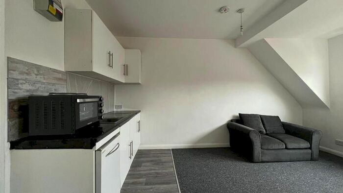 1 Bedroom Flat To Rent In Buxton Road, Luton, Bedfordshire, LU1