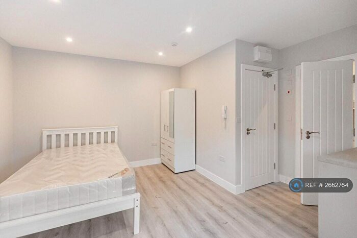 Studio To Rent In Lime Close, South Ockendon, RM15