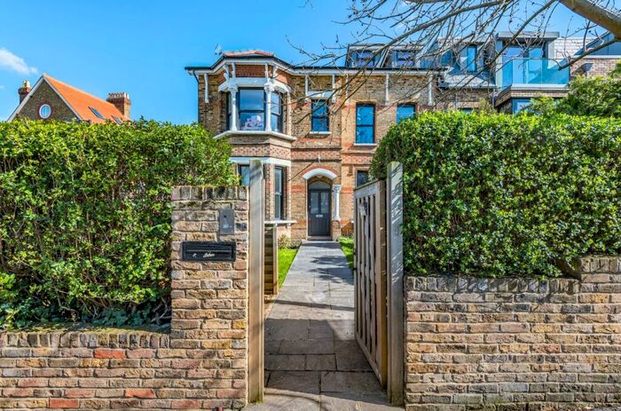 2 Bedroom Flat To Rent In Lordship Lane London, SE22