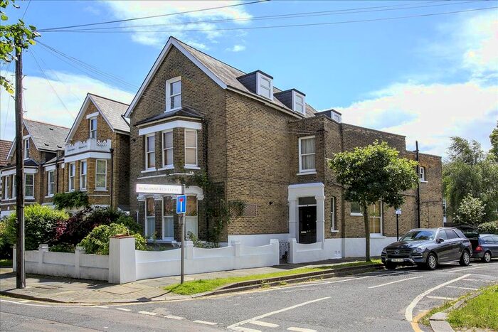 Studio To Rent In Grosvenor Road, London, W4