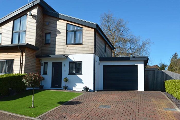 2 Bedroom Semi-Detached House For Sale In Ryde Outskirts, PO33