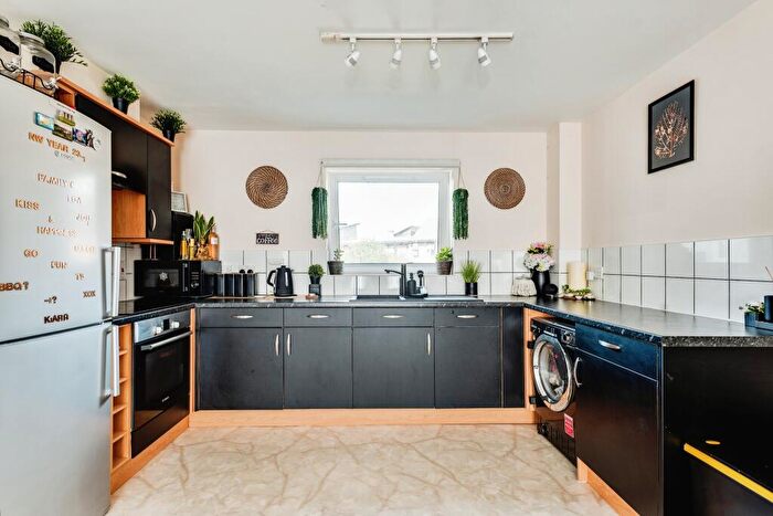 2 Bedroom Flat To Rent In Old Town, SN1