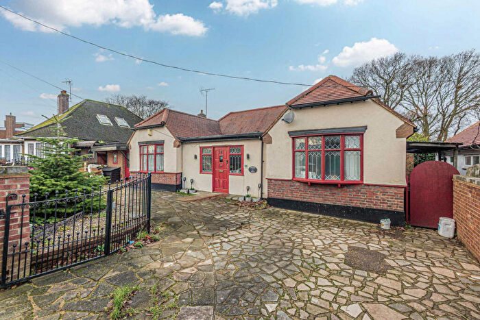 5 Bedroom Detached Bungalow For Sale In Park Avenue, Leigh-on-sea, SS9