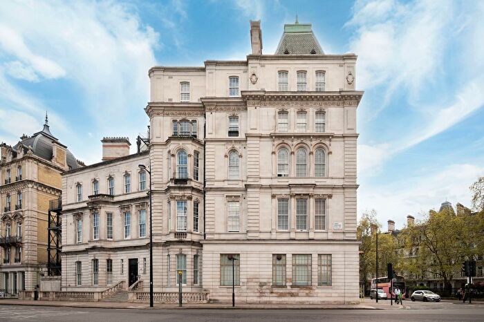 2 Bedroom Flat To Rent In Grosvenor Gardens, London, SW1W