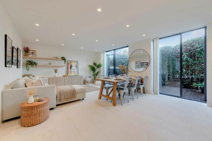 2 Bedroom Flat To Rent In Oval Road, London, NW1