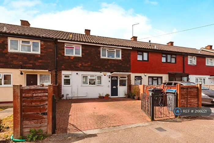 3 Bedroom Terraced House To Rent In Longheath Gardens, Croydon, CR0