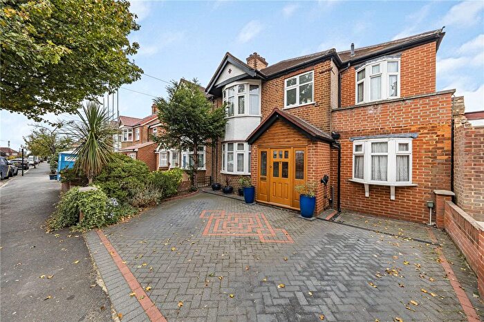 4 Bedroom Semi Detached House For Sale In Northumberland Avenue, Isleworth, TW7
