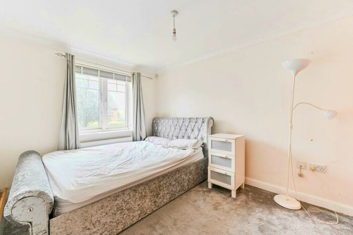 2 Bedroom Flat To Rent In Casel Court, Stanmore, HA7