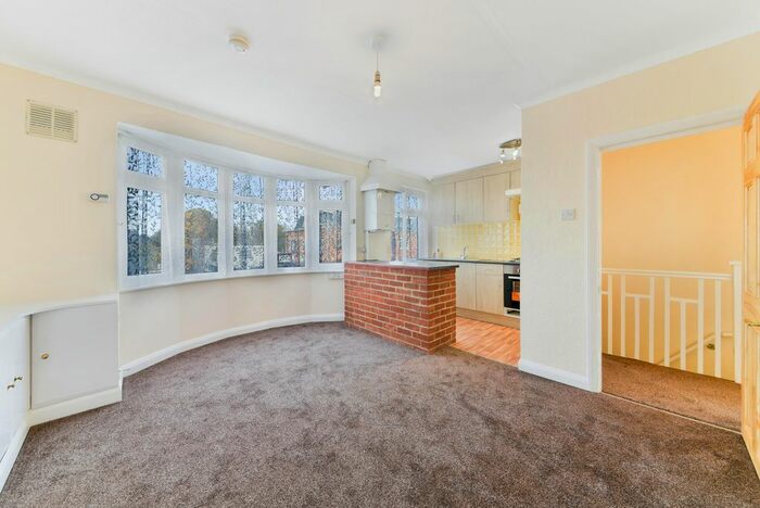 1 Bedroom Flat To Rent In Morden Road, Mitcham, CR4