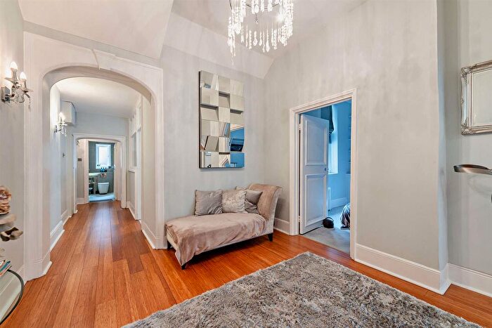 2 Bedroom Flat For Sale In Lennox Gardens, London, SW1X