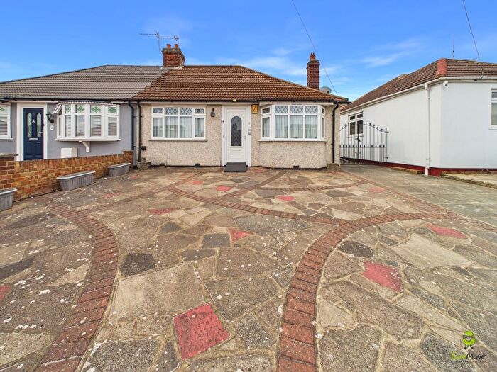 2 Bedroom Terraced House For Sale In Abbotts Walk, Bexleyheath, DA7
