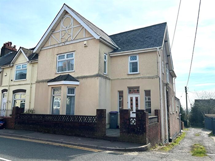 4 Bedroom End Of Terrace House To Rent In Golf Road, New Inn, Pontypool, NP4