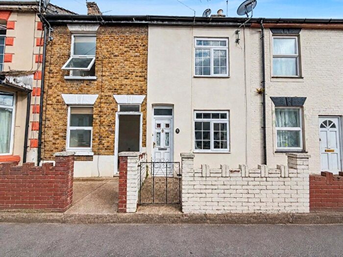 2 Bedroom Terraced House For Sale In King Street, Gillingham, Kent, ME7