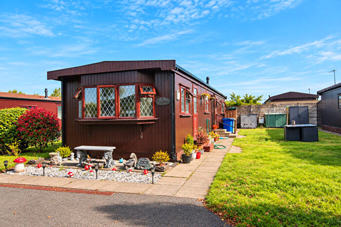 2 Bedroom Park Home For Sale In The Elms, Torksey, LN1
