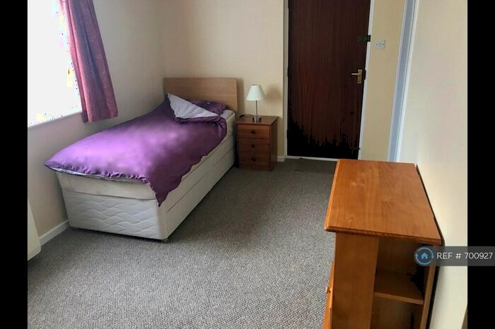 1 Bedroom Flat To Rent In D Harland Close, Bradford, BD2