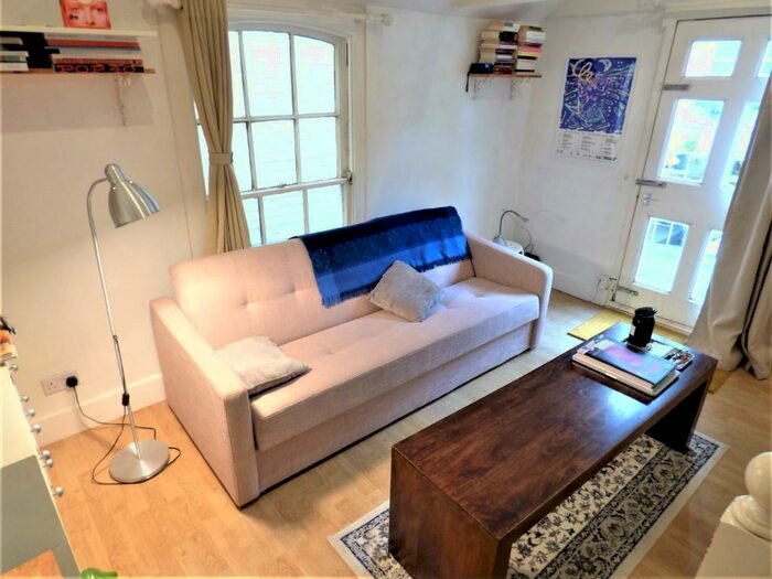 2 Bedroom Mews To Rent In Roman Road, London, E3