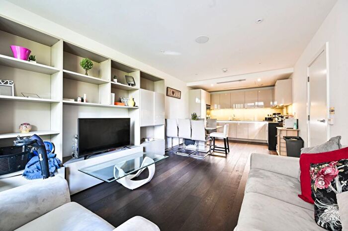 2 Bedroom Flat To Rent In Central Avenue, Sands End, London, SW6