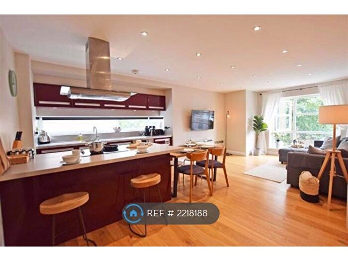 2 Bedroom Flat To Rent In Wilmslow Road, Manchester, M20