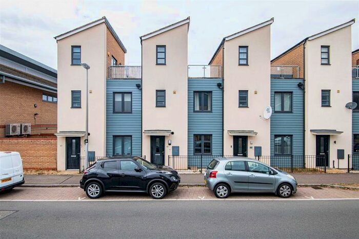 2 Bedroom Town House To Rent In Selkirk Drive, Oakridge Park, Milton Keynes, MK14