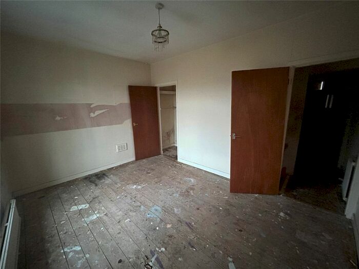 2 Bedroom Terraced House For Sale In Clyde Street, Watersheddings, Oldham, OL1