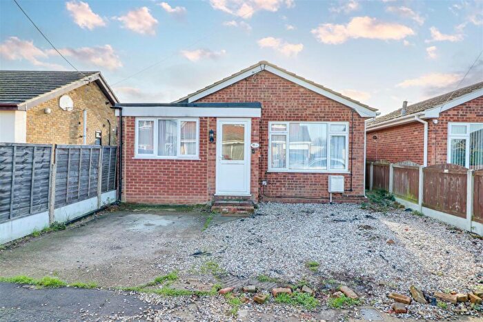 2 Bedroom Detached Bungalow For Sale In Labworth Road, Canvey Island, SS8