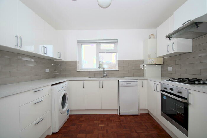 2 Bedroom Flat To Rent In Ashburton Road, Croydon, CR0