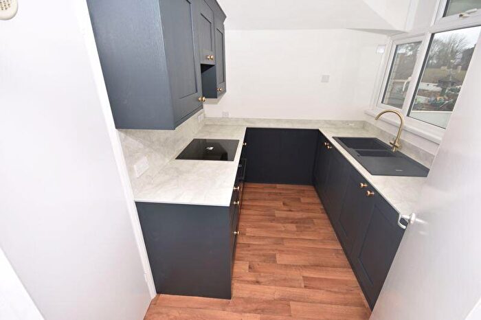 2 Bedroom Flat To Rent In Woodwater Lane, Exeter, EX2