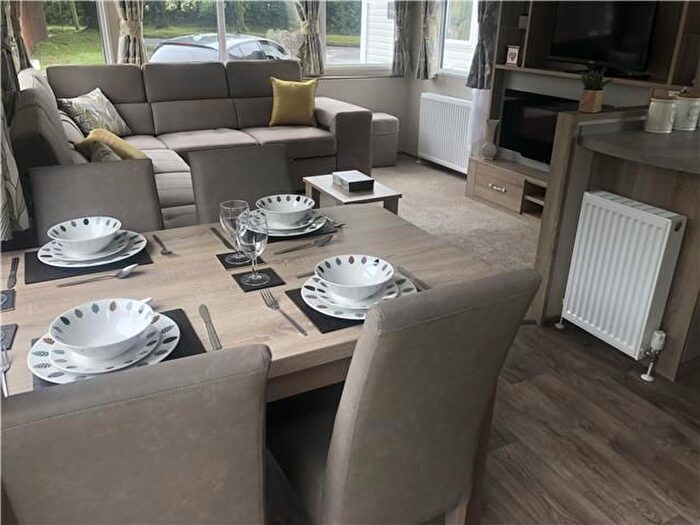 2 Bedroom Mobile/park Home For Sale In Meaver Road, Mullion, Helston, TR12