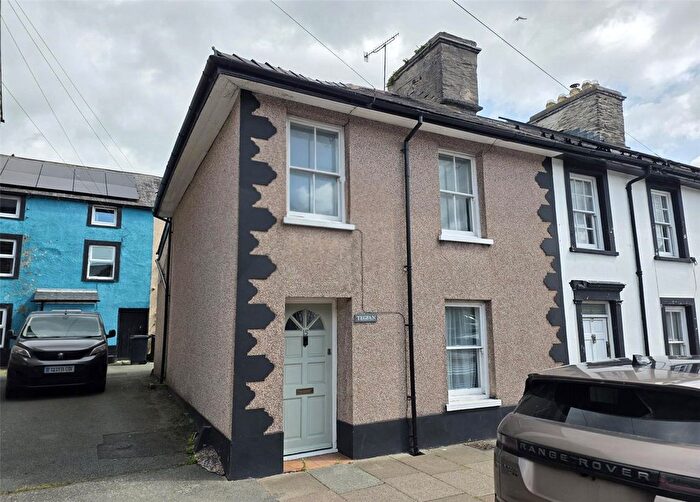 2 Bedroom End Of Terrace House For Sale In Heol Pentrerhedyn, Machynlleth, Powys, SY20