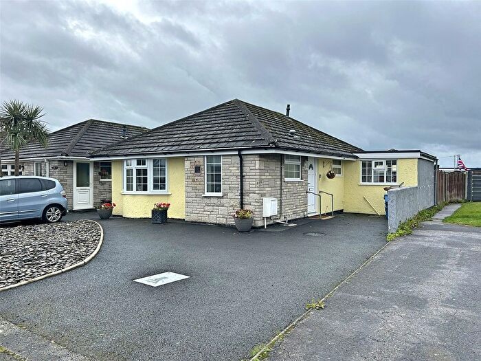 2 Bedroom Bungalow For Sale In Ffordd Gwynedd, Tywyn, Gwynedd, LL36
