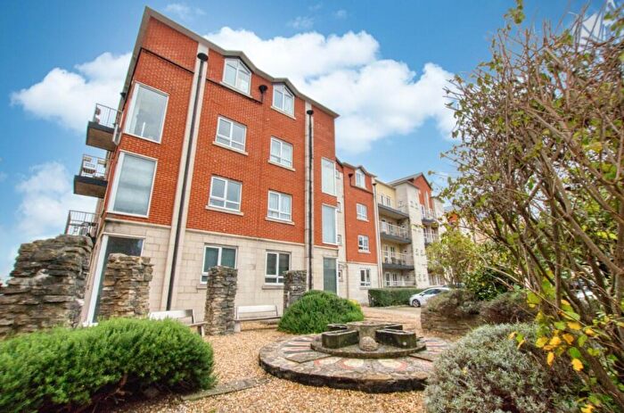 2 Bedroom Apartment For Sale In Gloucester Square, Southampton, Hampshire, SO14