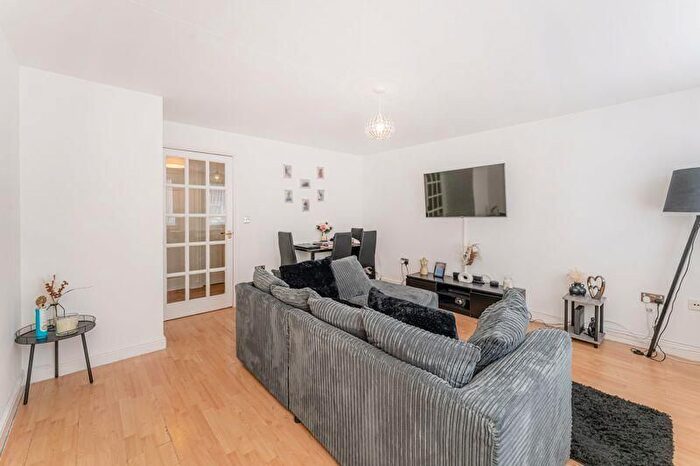 2 Bedroom Flat For Sale In Greenwood Avenue, Enfield, EN3