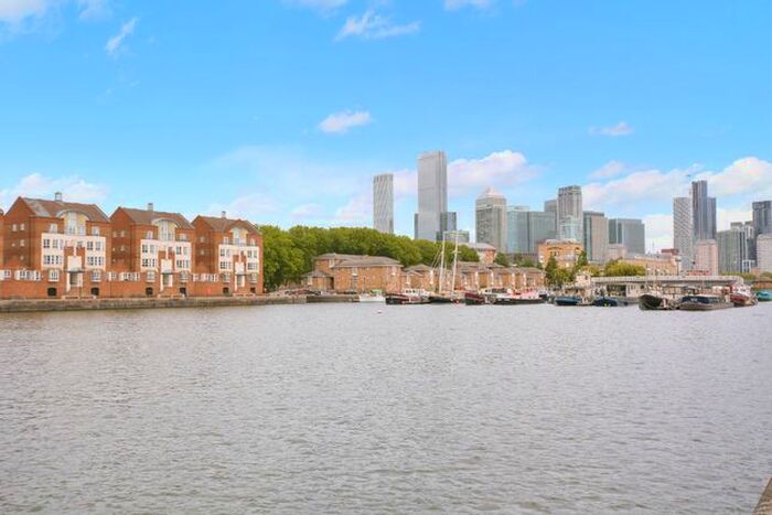 3 Bedroom Maisonette To Rent In Rope Street, Canada Water, SE16