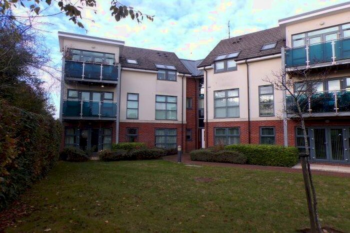 2 Bedroom Flat To Rent In Charter Court, Romsey SO51